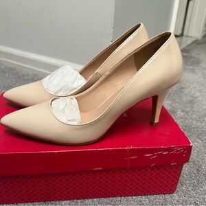 $10 Deals 🤝🔖 Kelly and Katie light pink Pointed toe heels size 9